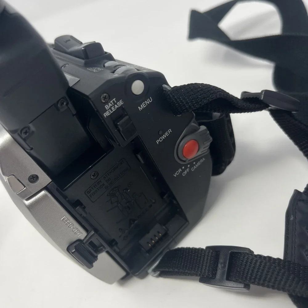 PANASONIC PV-DV100D Digital Palmcorder, UNTESTED, AS IS (No Battery/Charger)